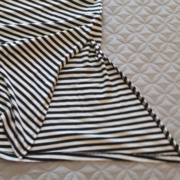 Michael Kors black and white striped asymmetric top - Picture 4 of 11